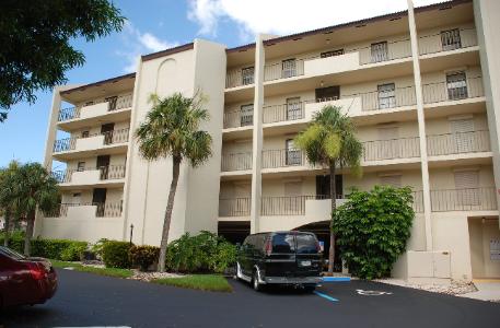 Casa de Marco condo building on Marco Island