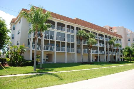 Florentine Villas condo building on Marco Island