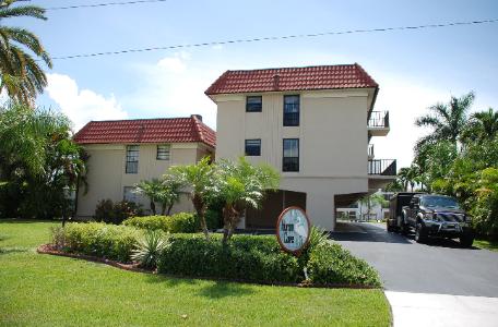 Huron Cove condo building on Marco Island