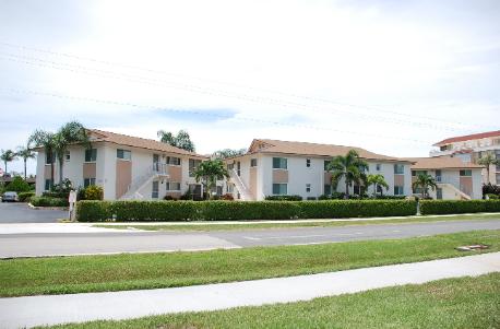 Le Club Caxambas condo building on Marco Island