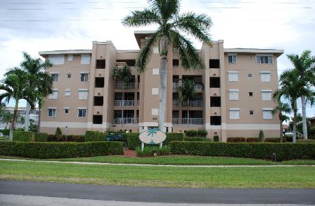 Maxime Club condo building on Marco Island