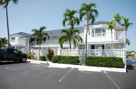 Pavilion Club condo building on Marco Island