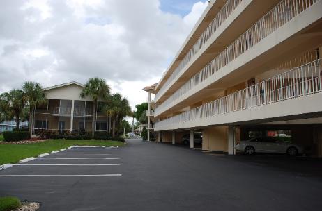Villa Del Mar condo building on Marco Island