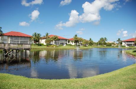 Villas At Waterside condo building on Marco Island