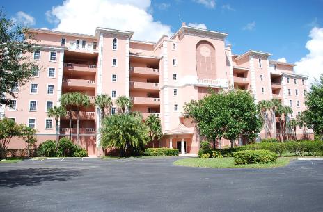 Vintage Bay condo building on Marco Island